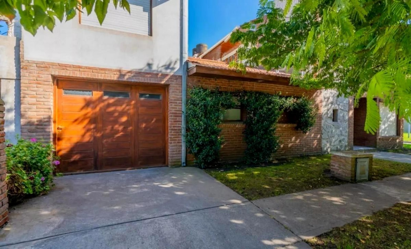 Casa a la venta tres ambientes, excelente estado. 