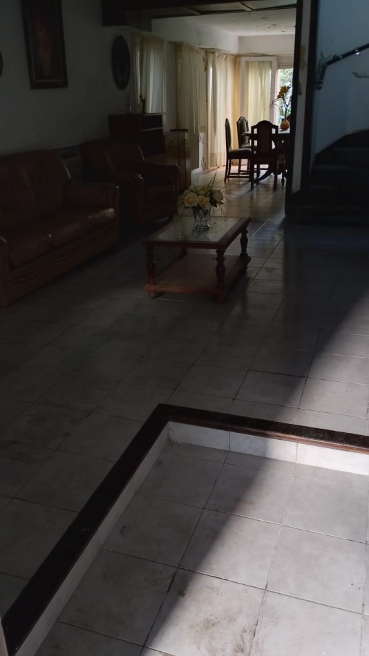 Casa Estilo Marplatense A Reciclar Gran Terreno En Zona Aldrey