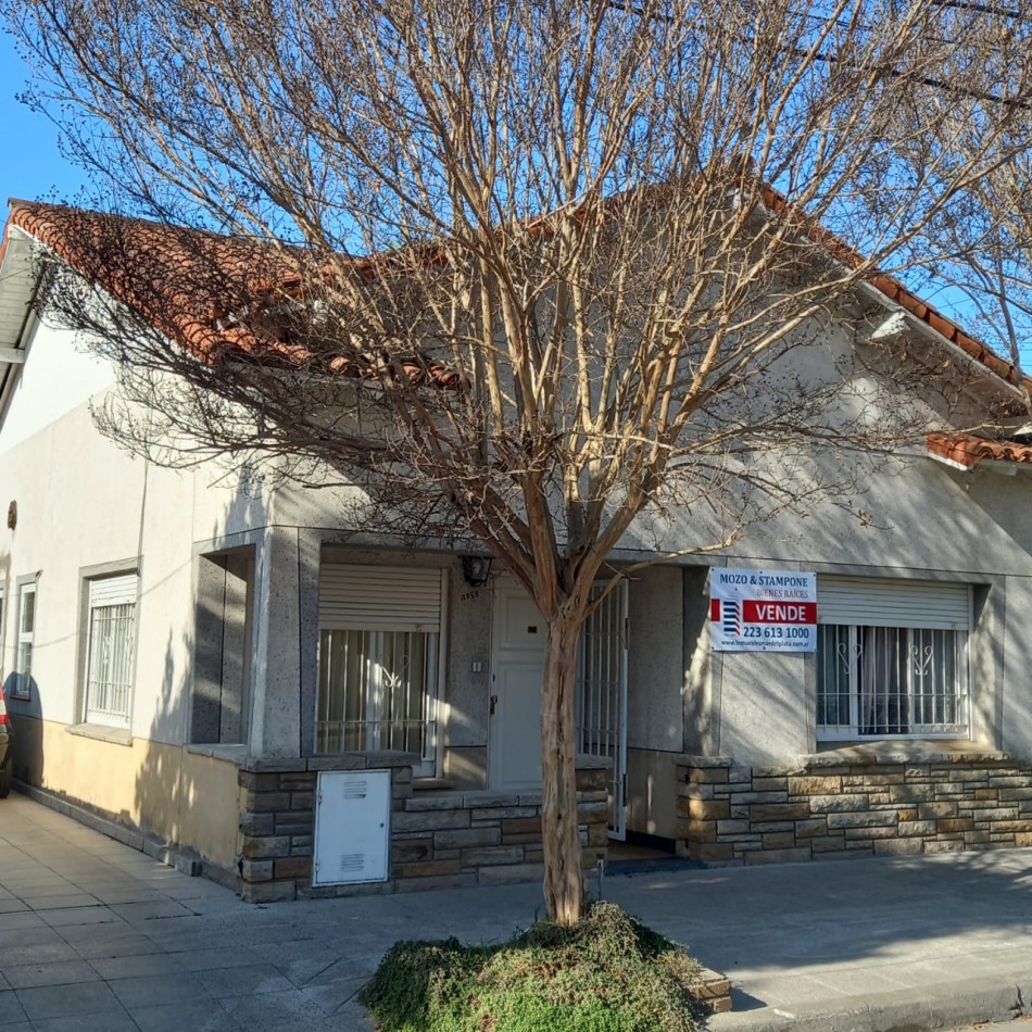 CHALET 3 AMB CON DEPENDENCIA, PARQUE Y GARAGE - ZONA: VILLA PRIMERA