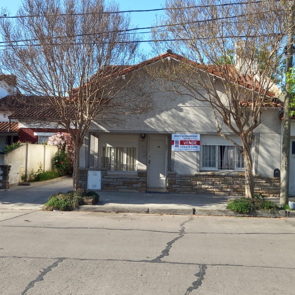 CHALET 3 AMB CON DEPENDENCIA, PARQUE Y GARAGE - ZONA: VILLA PRIMERA