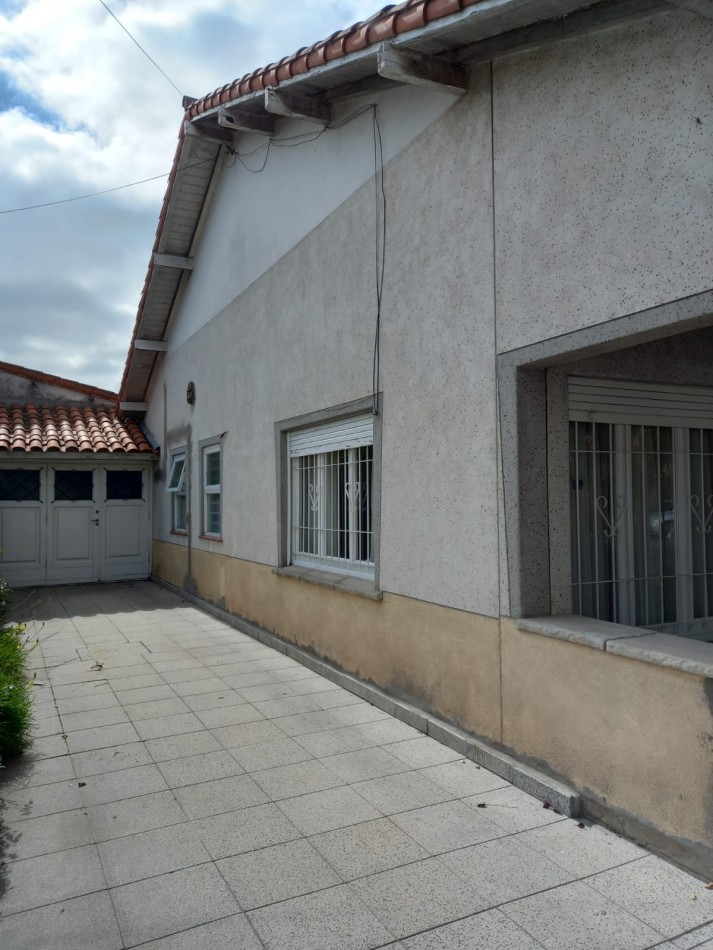 CHALET 3 AMB CON DEPENDENCIA, PARQUE Y GARAGE - ZONA: VILLA PRIMERA