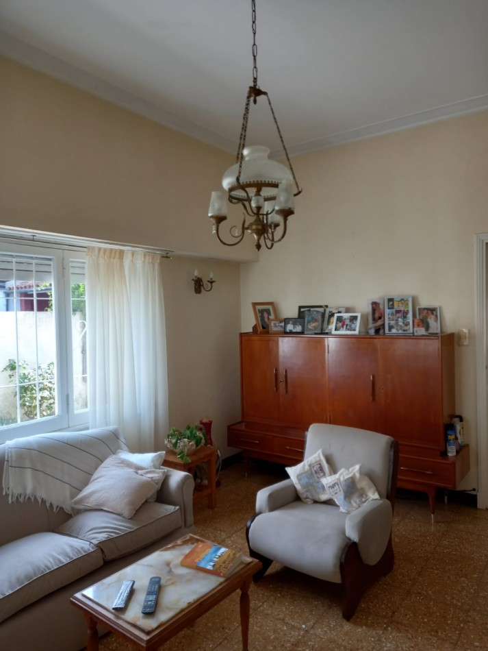 CHALET 3 AMB CON DEPENDENCIA, PARQUE Y GARAGE - ZONA: VILLA PRIMERA