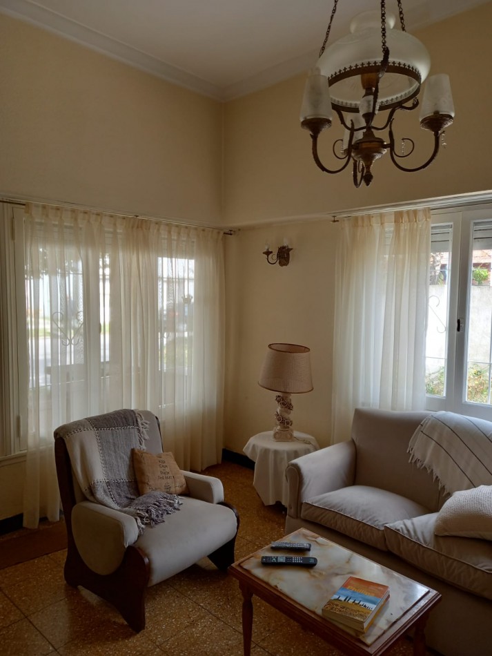 CHALET 3 AMB CON DEPENDENCIA, PARQUE Y GARAGE - ZONA: VILLA PRIMERA