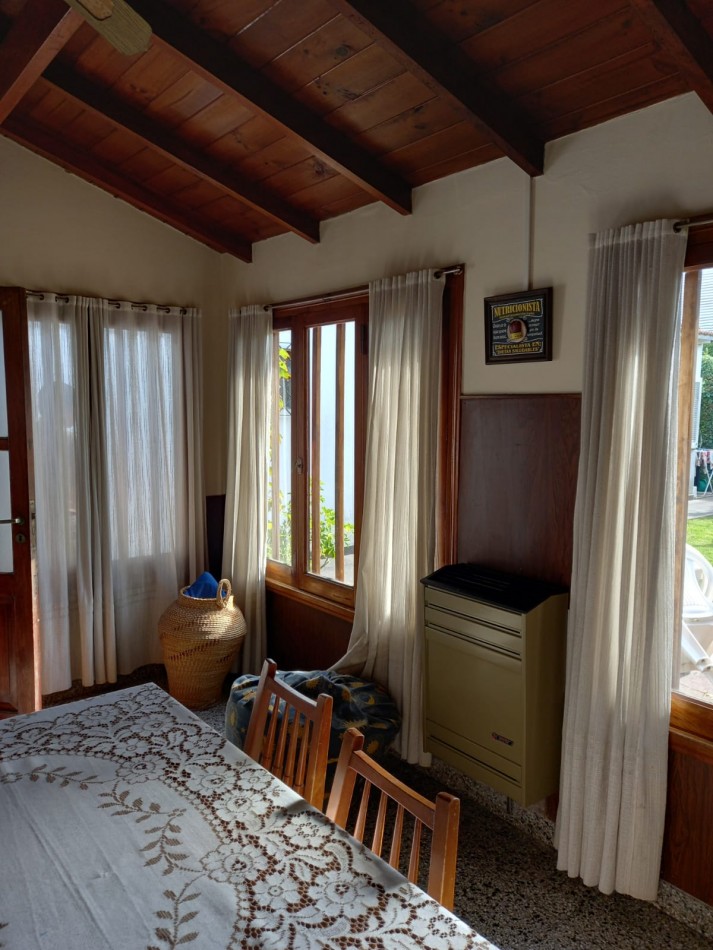 CHALET 3 AMB CON DEPENDENCIA, PARQUE Y GARAGE - ZONA: VILLA PRIMERA