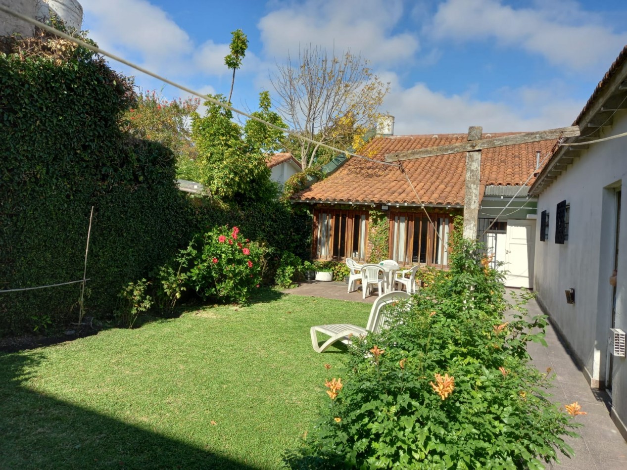 CHALET 3 AMB CON DEPENDENCIA, PARQUE Y GARAGE - ZONA: VILLA PRIMERA