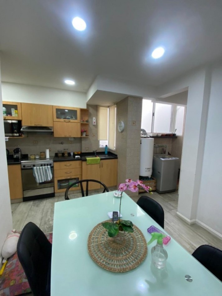 SEMIPISO 3 AMB AL FRENTE CON BALCON CORRIDO - ZONA: CENTRO