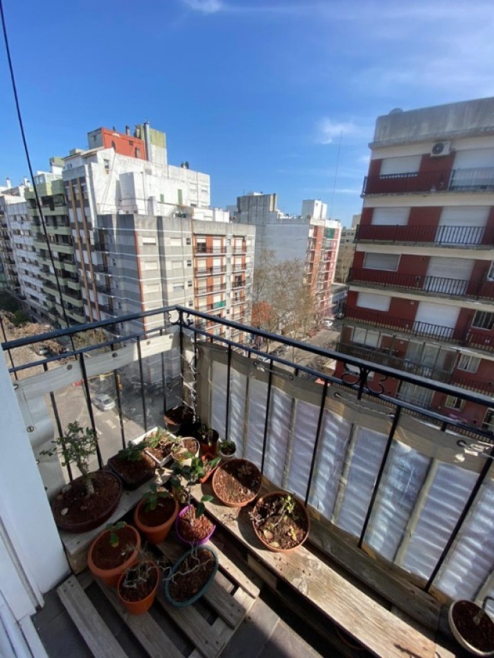 SEMIPISO 3 AMB AL FRENTE CON BALCON CORRIDO - ZONA: CENTRO