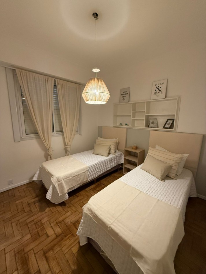 Venta Departamento 3 ambientes a la calle con balcon, reciclado y amoblado