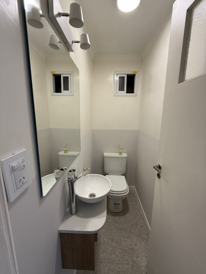 Venta Departamento 3 ambientes a la calle con balcon, reciclado y amoblado