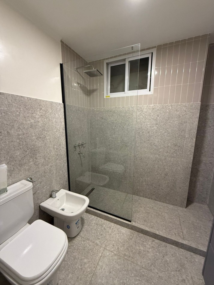 Venta Departamento 3 ambientes a la calle con balcon, reciclado y amoblado