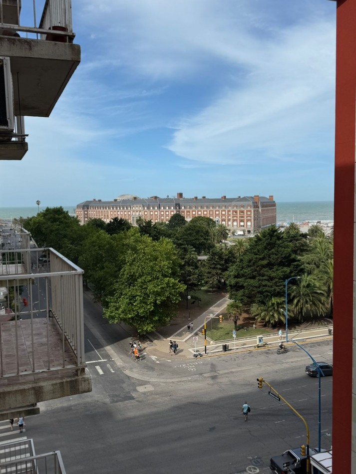 Venta Departamento 3 ambientes a la calle con balcon, reciclado y amoblado