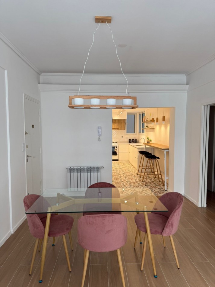 Venta Departamento 3 ambientes a la calle con balcon, reciclado y amoblado