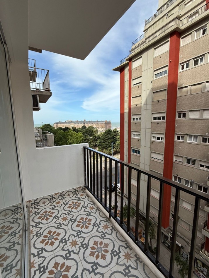 Venta Departamento 3 ambientes a la calle con balcon, reciclado y amoblado
