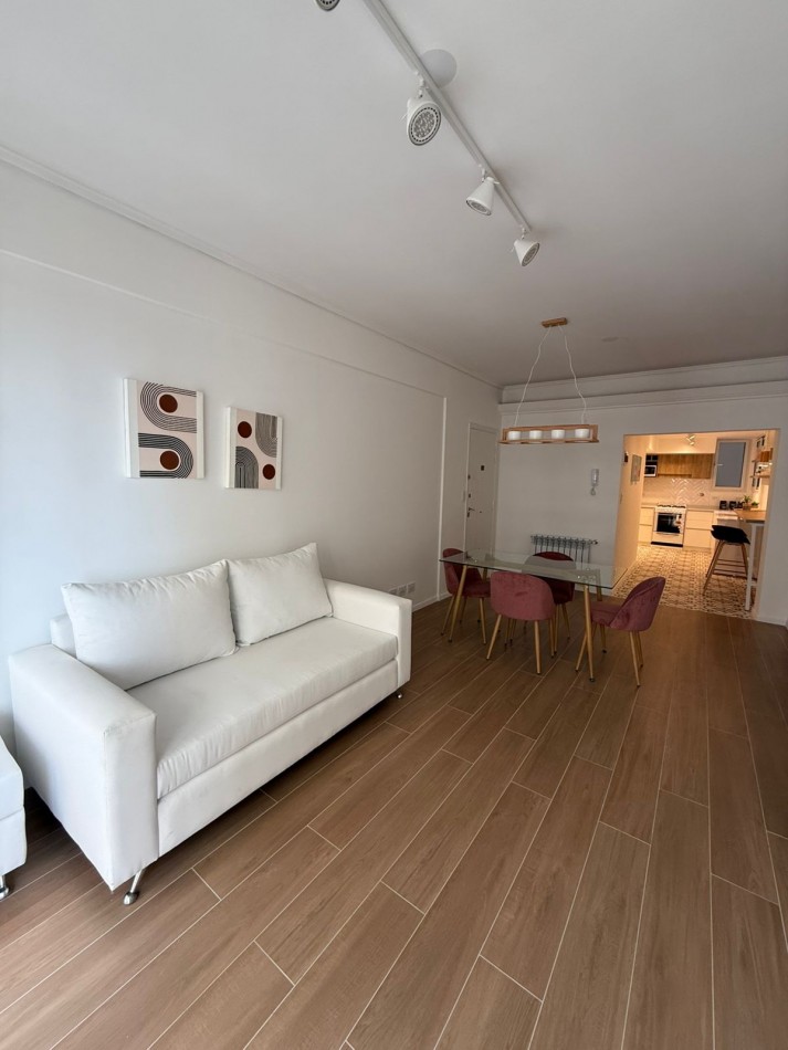 Venta Departamento 3 ambientes a la calle con balcon, reciclado y amoblado