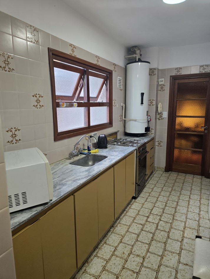 DEPARTAMENTO 3 AMBIENTES MAS DEPENDENCIA ZONA PLAYA GRANDE