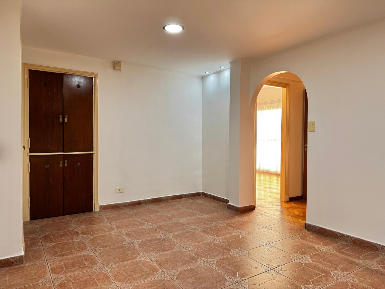 DEPARTAMENTO DE 4 AMB EXTERNO. RECICLADO. BALCON TERRAZA