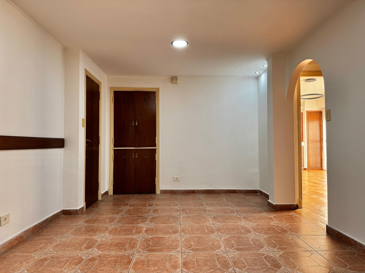 DEPARTAMENTO DE 4 AMB EXTERNO. RECICLADO. BALCON TERRAZA