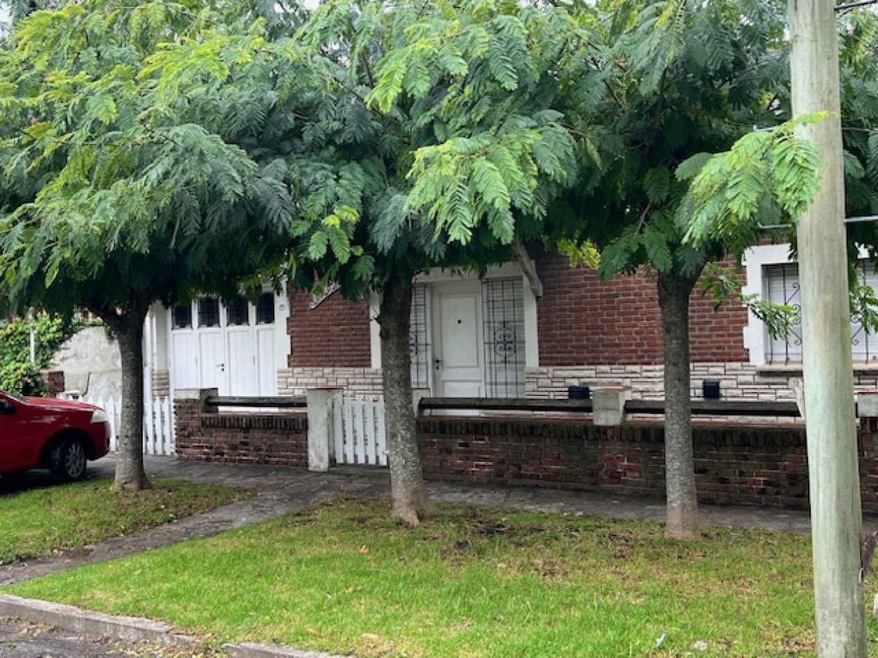 CHALET DE 4 AMB CON PATIO Y GARAJE