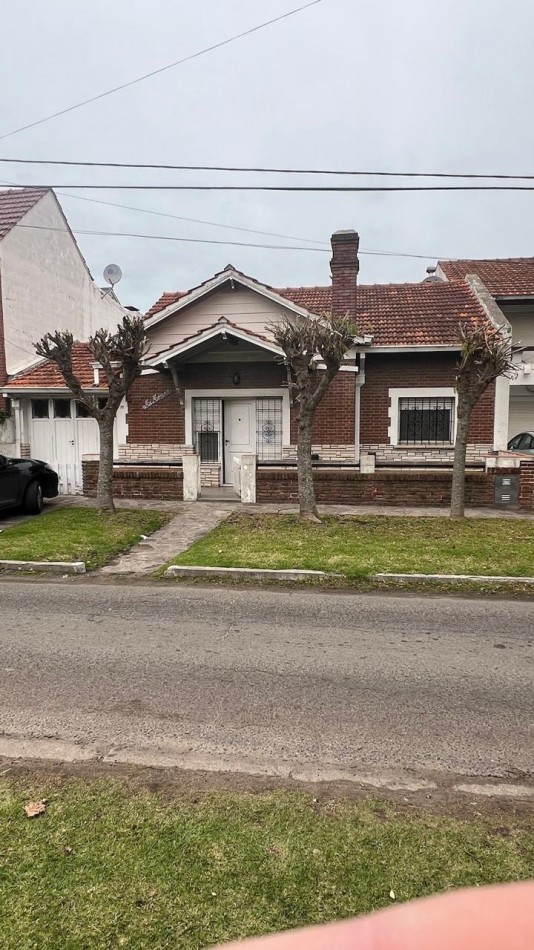 CHALET DE 4 AMB CON PATIO Y GARAJE