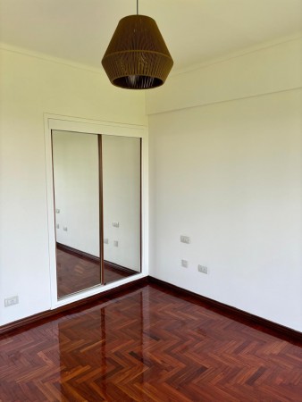 Departamento dos ambientes frente a plaza San Martin