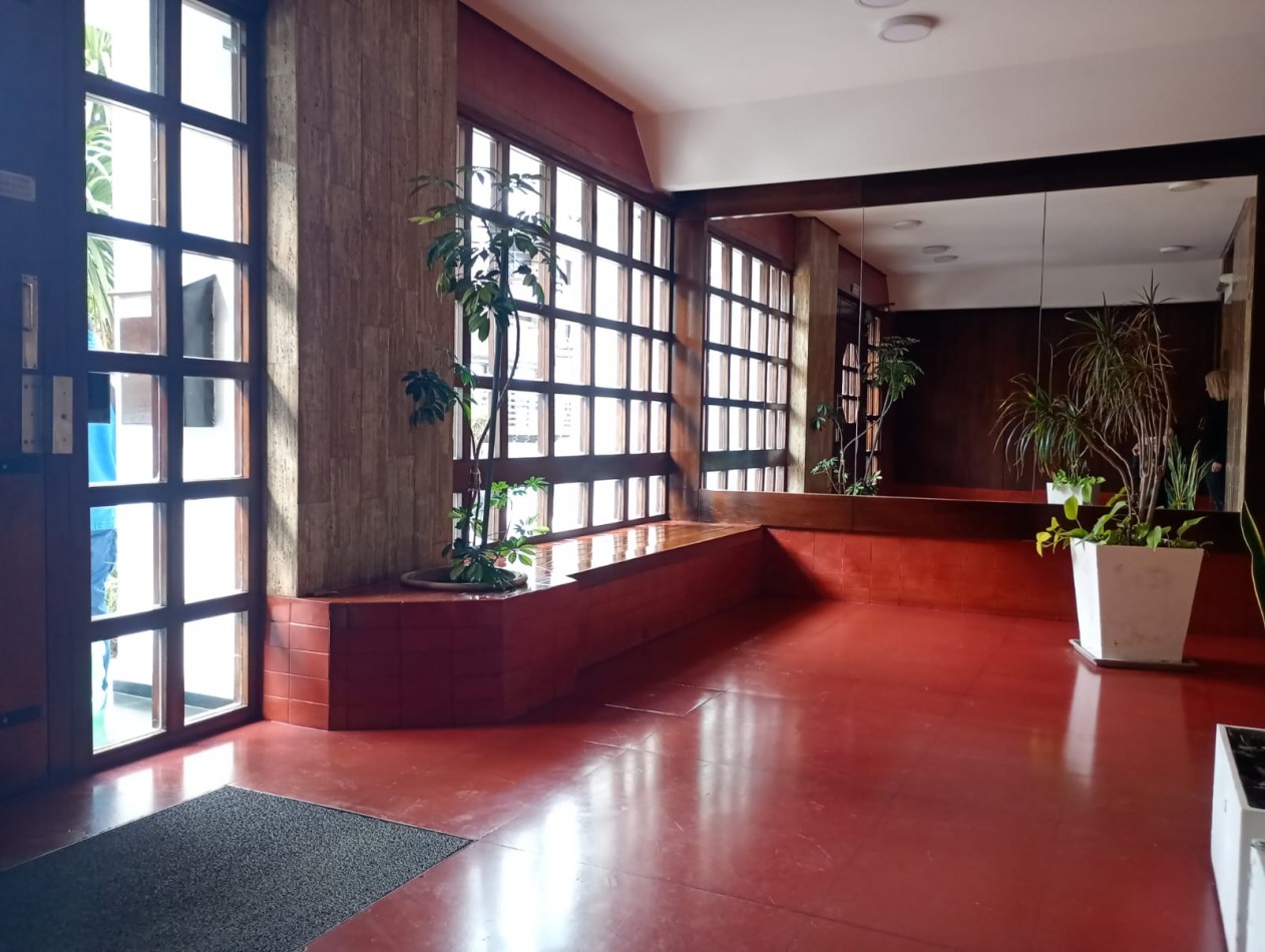  URGENCIA DE VENTA!!. SEMIPISO TRES AMBIENTES C/ESPECTACULAR VISTA AL MAR EN BARRIO LA PERLA!!! ESCUCHA OFERTAS