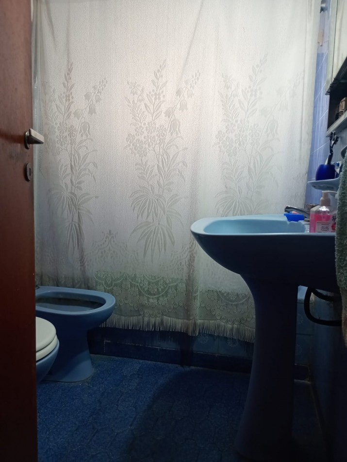 Imperdible Oportunidad!!.  Venta de PH 4 ambientes al frente c/ entrada totalmente independiente y gran patio. Zona Facultad Dean Funes al 3100.