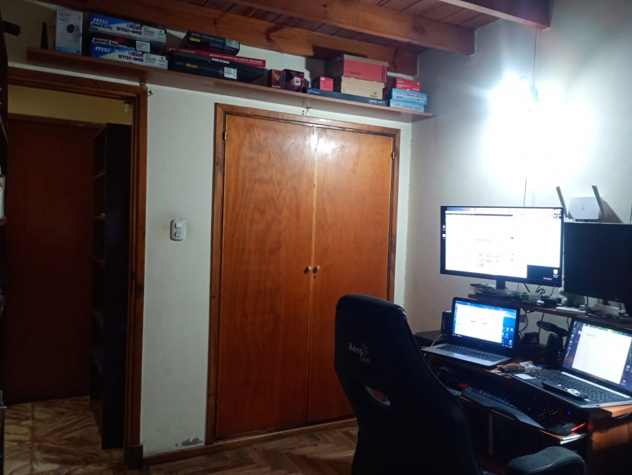 Imperdible Oportunidad!!.  Venta de PH 4 ambientes al frente c/ entrada totalmente independiente y gran patio. Zona Facultad Dean Funes al 3100.