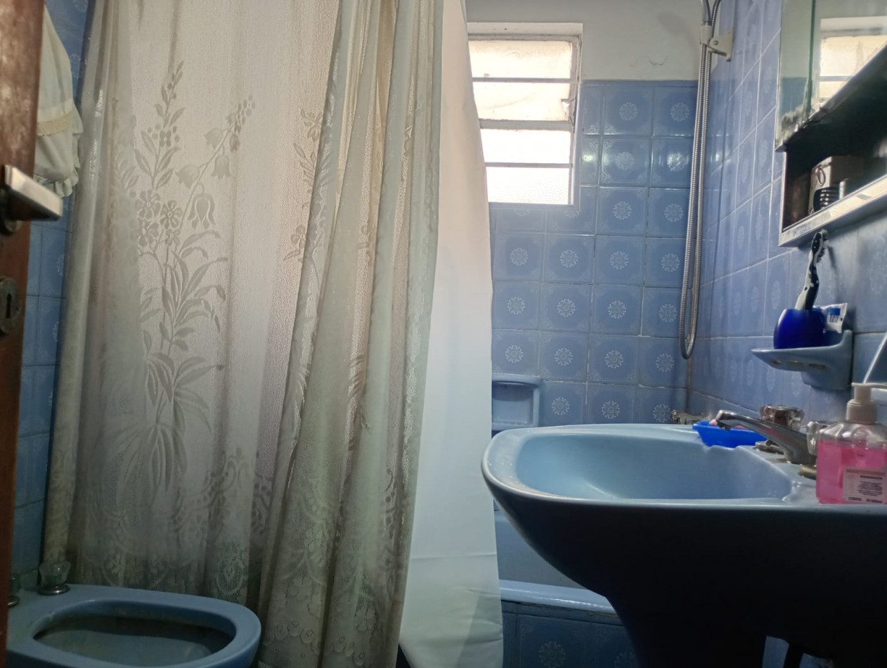 Imperdible Oportunidad!!.  Venta de PH 4 ambientes al frente c/ entrada totalmente independiente y gran patio. Zona Facultad Dean Funes al 3100.