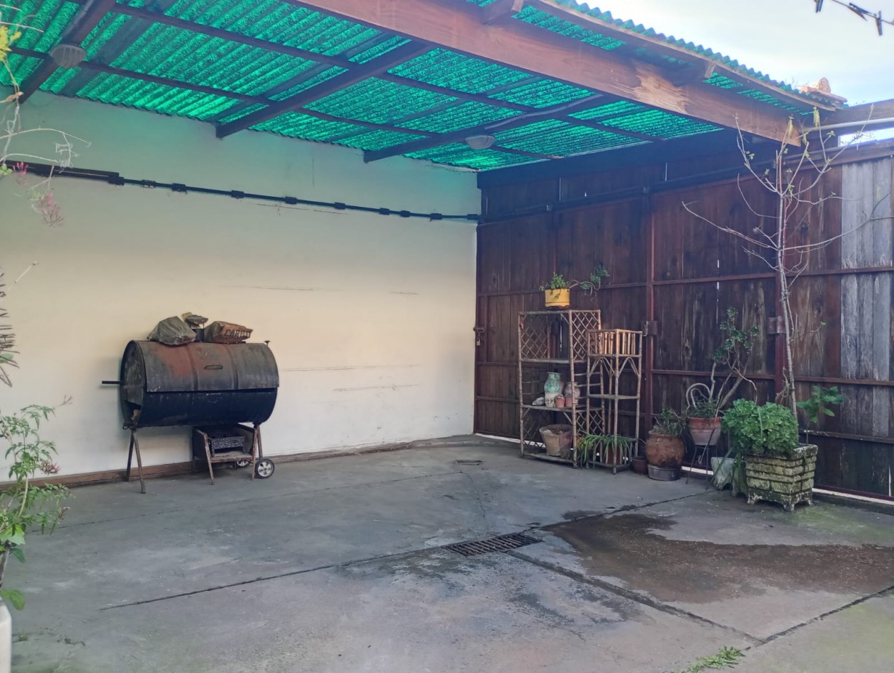 Imperdible Oportunidad!!.  Venta de PH 4 ambientes al frente c/ entrada totalmente independiente y gran patio. Zona Facultad Dean Funes al 3100.