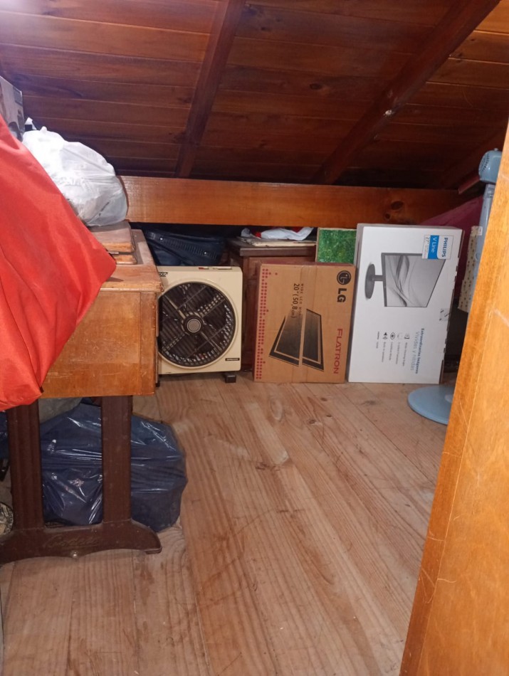 Imperdible Oportunidad!!.  Venta de PH 4 ambientes al frente c/ entrada totalmente independiente y gran patio. Zona Facultad Dean Funes al 3100.