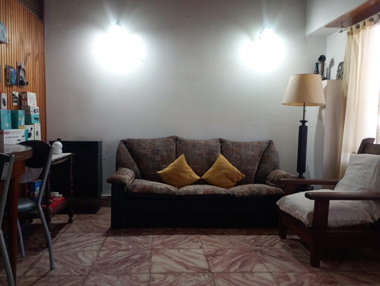 Imperdible Oportunidad!!.  Venta de PH 4 ambientes al frente c/ entrada totalmente independiente y gran patio. Zona Facultad Dean Funes al 3100.