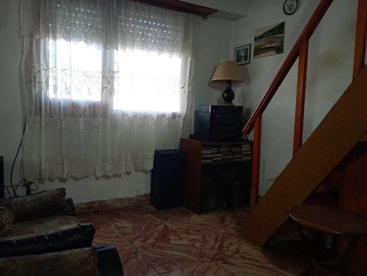 Imperdible Oportunidad!!.  Venta de PH 4 ambientes al frente c/ entrada totalmente independiente y gran patio. Zona Facultad Dean Funes al 3100.