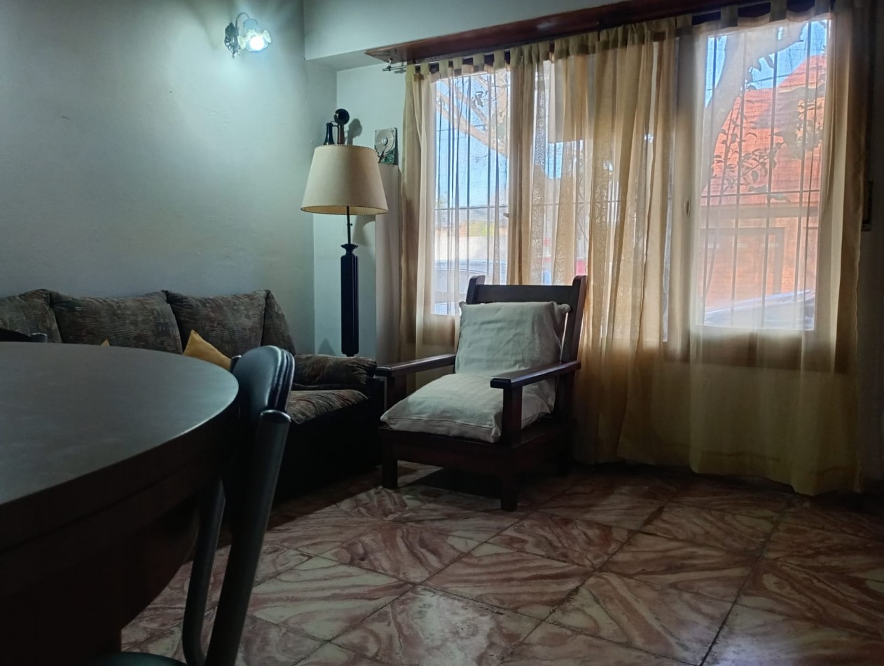 Imperdible Oportunidad!!.  Venta de PH 4 ambientes al frente c/ entrada totalmente independiente y gran patio. Zona Facultad Dean Funes al 3100.