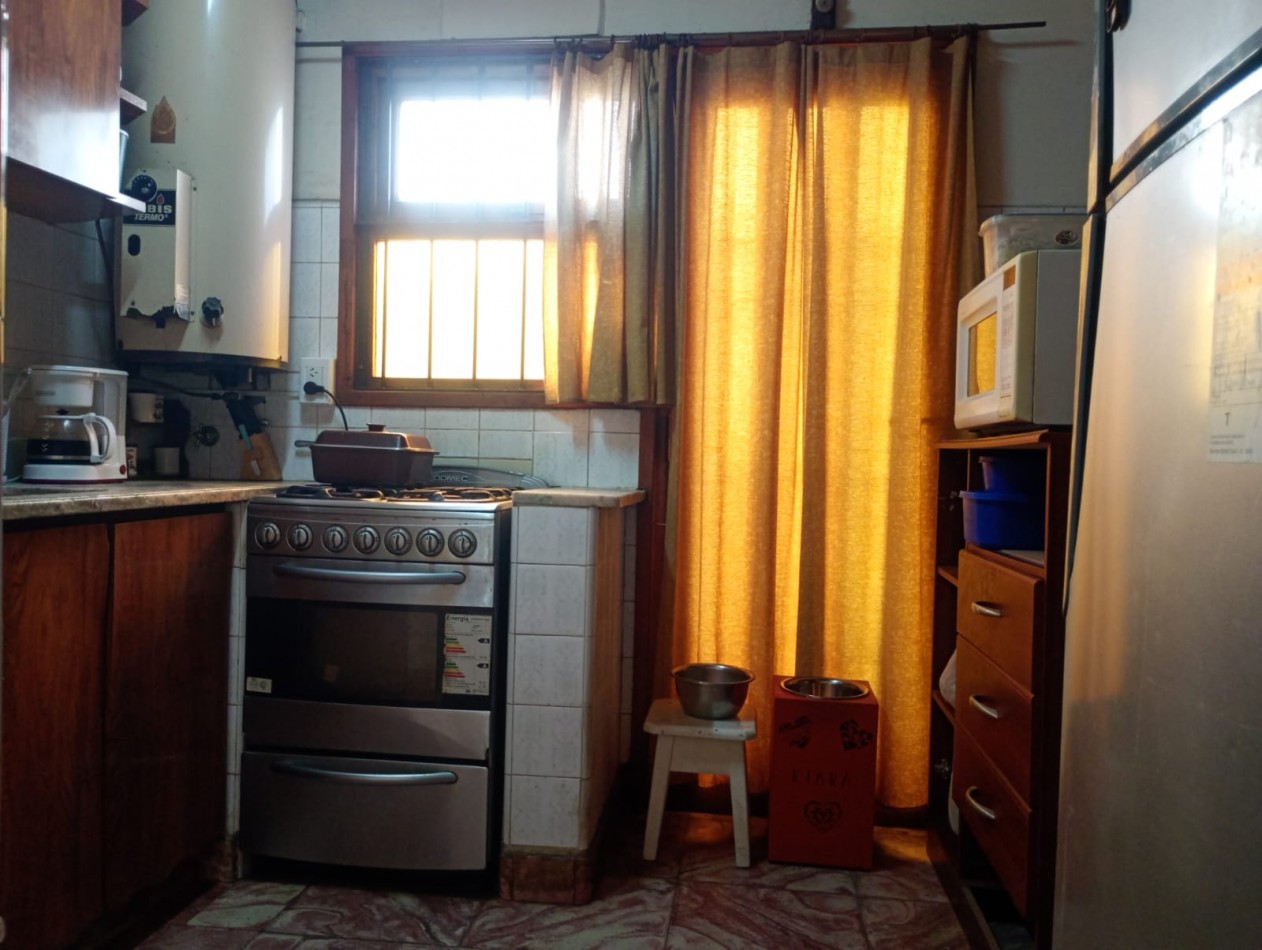 Imperdible Oportunidad!!.  Venta de PH 4 ambientes al frente c/ entrada totalmente independiente y gran patio. Zona Facultad Dean Funes al 3100.