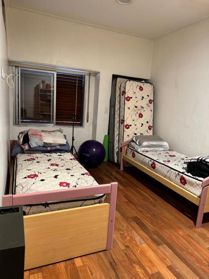 CASA DE 4 AMBIENTES MAS LOCAL SOBRE AV. JARA Y GASCON. VENDE Y PERMUTA. APTO CREDITO