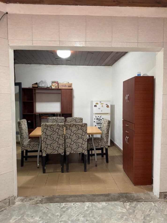 CASA DE 4 AMBIENTES MAS LOCAL SOBRE AV. JARA Y GASCON. VENDE Y PERMUTA. APTO CREDITO