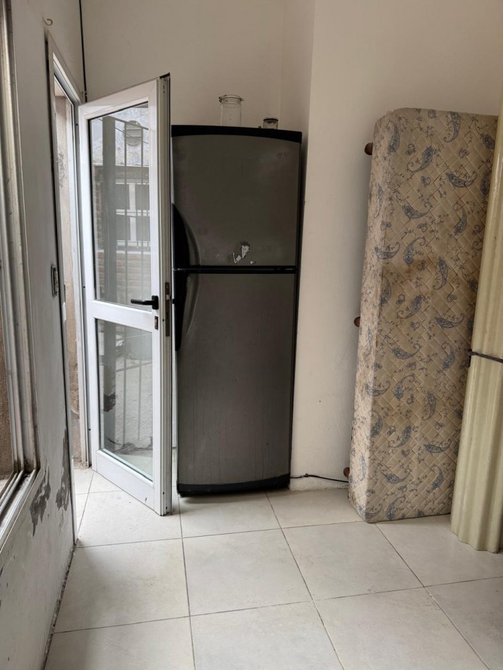 CASA DE 4 AMBIENTES MAS LOCAL SOBRE AV. JARA Y GASCON. VENDE Y PERMUTA. APTO CREDITO