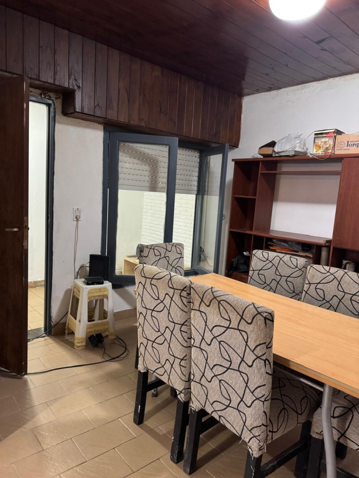 CASA DE 4 AMBIENTES MAS LOCAL SOBRE AV. JARA Y GASCON. VENDE Y PERMUTA. APTO CREDITO