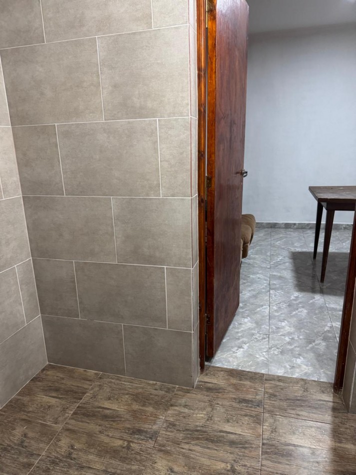 CASA DE 4 AMBIENTES MAS LOCAL SOBRE AV. JARA Y GASCON. VENDE Y PERMUTA. APTO CREDITO