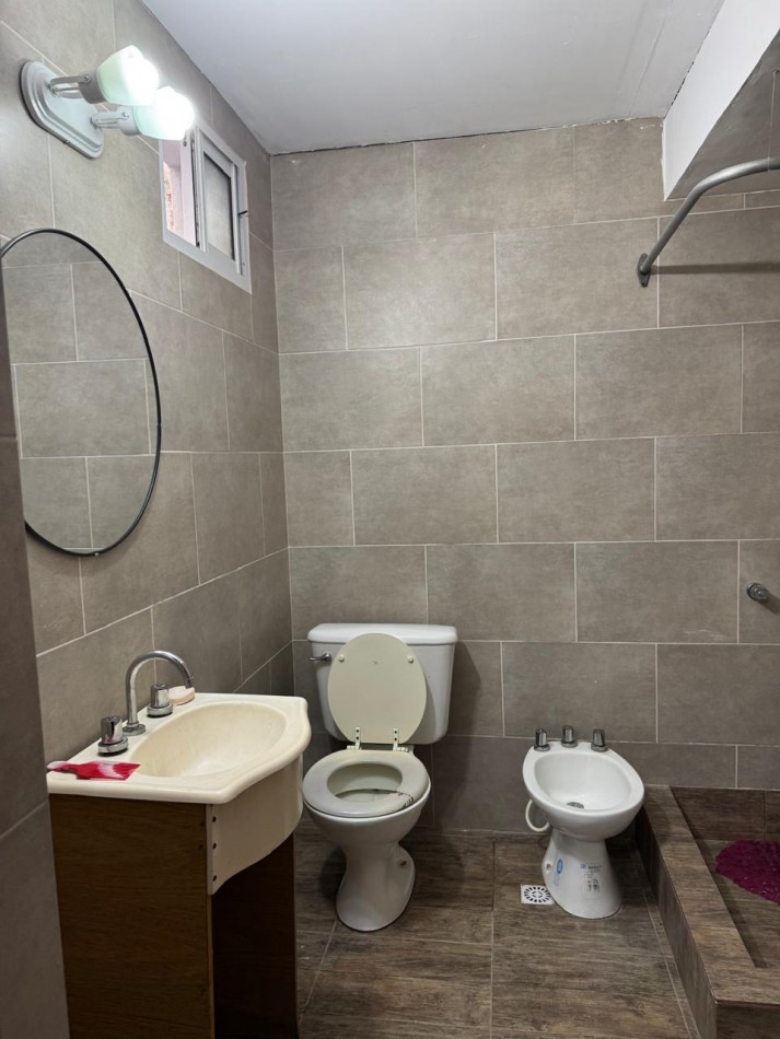 CASA DE 4 AMBIENTES MAS LOCAL SOBRE AV. JARA Y GASCON. VENDE Y PERMUTA. APTO CREDITO