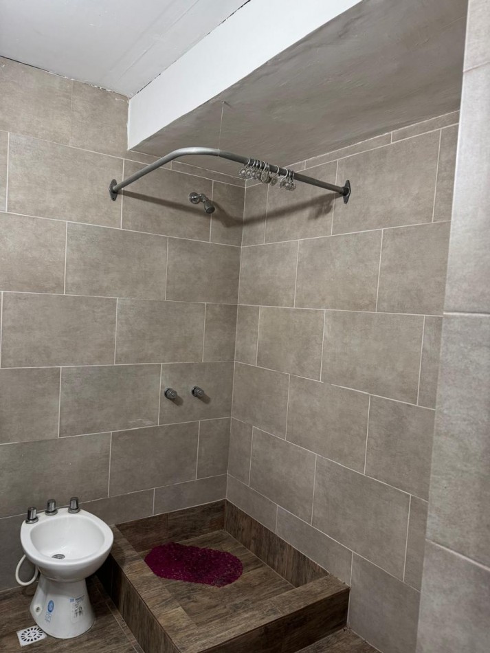 CASA DE 4 AMBIENTES MAS LOCAL SOBRE AV. JARA Y GASCON. VENDE Y PERMUTA. APTO CREDITO