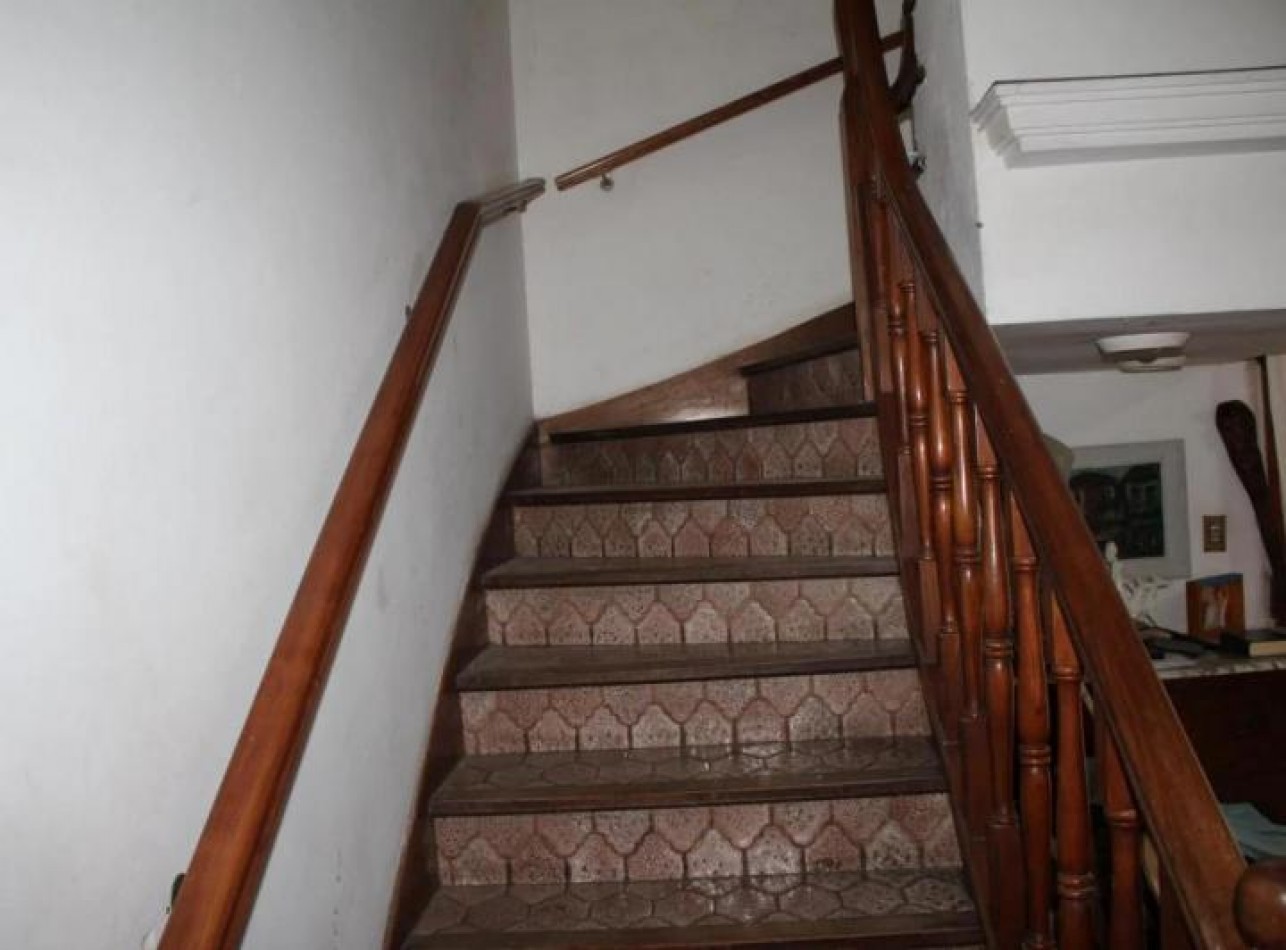 CHALET DE 5 AMBIENTES EN DOS PLANTAS, A RECICLAR, SOBRE ALVARADO Y SAN JUAN