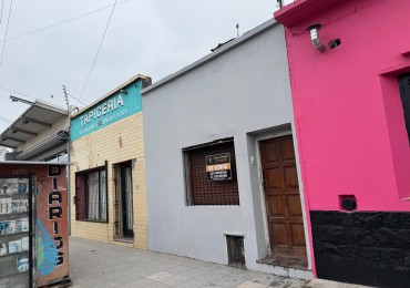 CASA DE 4 AMBIENTES MAS LOCAL SOBRE AV. JARA Y GASCON. VENDE Y PERMUTA. APTO CREDITO