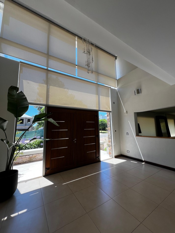 ALQUILER/ VENTA  ARENAS DEL SUR - EXCLUSIVA CASA 4 DORMITORIOS PARQUE Y PISCINA