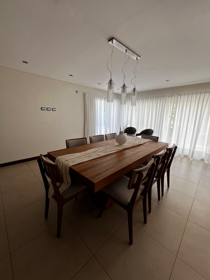 ALQUILER/ VENTA  ARENAS DEL SUR - EXCLUSIVA CASA 4 DORMITORIOS PARQUE Y PISCINA