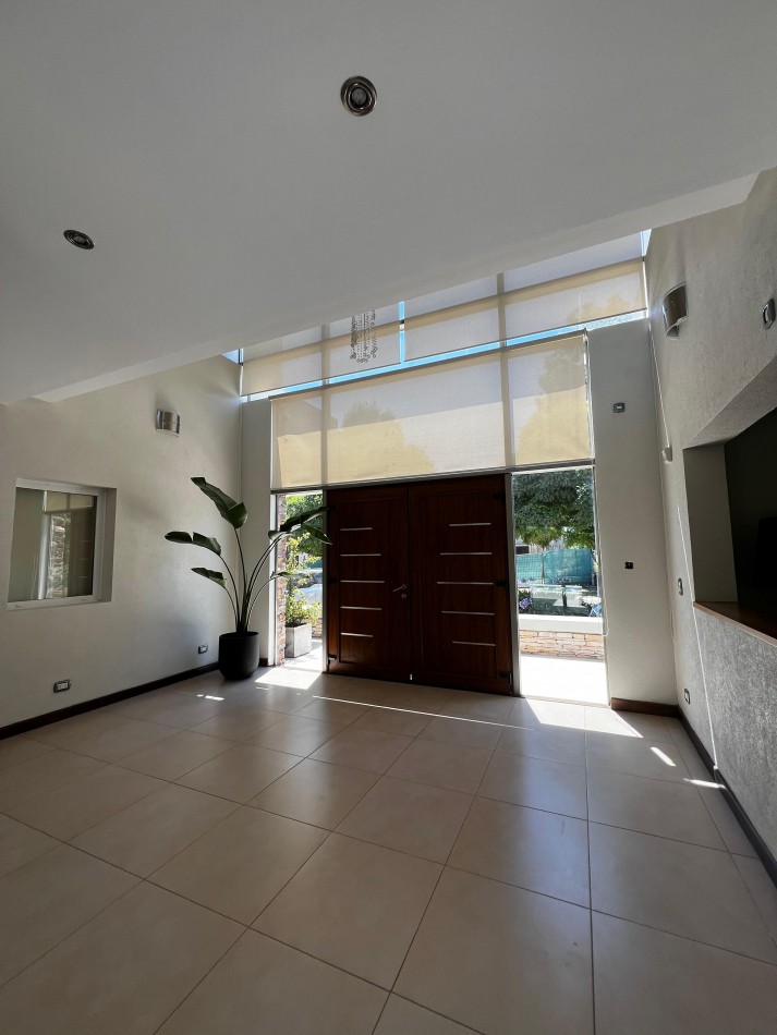 ALQUILER/ VENTA  ARENAS DEL SUR - EXCLUSIVA CASA 4 DORMITORIOS PARQUE Y PISCINA