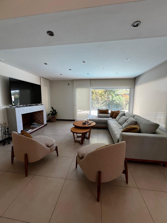 ALQUILER/ VENTA  ARENAS DEL SUR - EXCLUSIVA CASA 4 DORMITORIOS PARQUE Y PISCINA