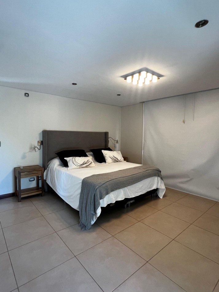 ALQUILER/ VENTA  ARENAS DEL SUR - EXCLUSIVA CASA 4 DORMITORIOS PARQUE Y PISCINA