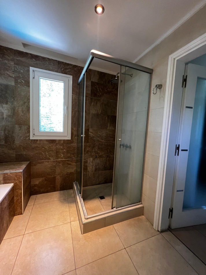 ALQUILER/ VENTA  ARENAS DEL SUR - EXCLUSIVA CASA 4 DORMITORIOS PARQUE Y PISCINA