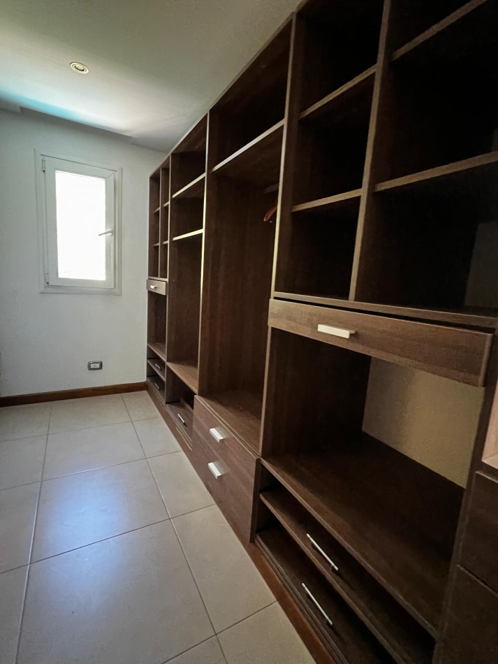 ALQUILER/ VENTA  ARENAS DEL SUR - EXCLUSIVA CASA 4 DORMITORIOS PARQUE Y PISCINA